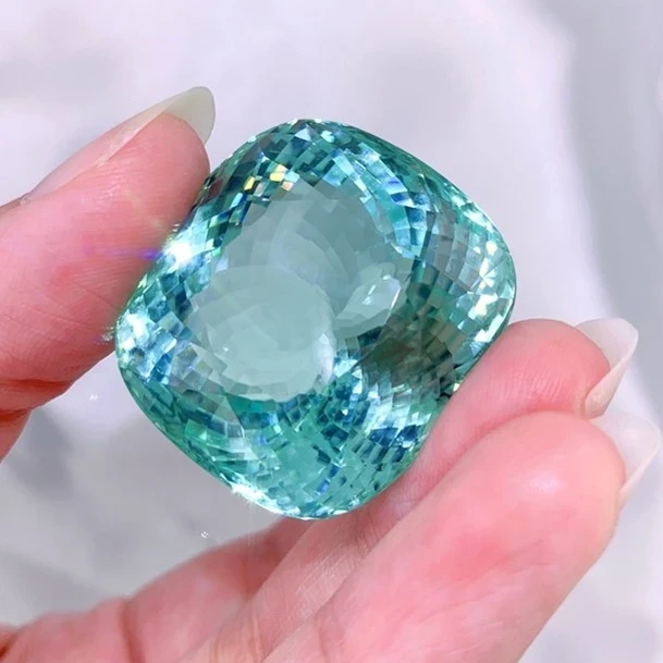 認識帕拉伊巴碧璽：帶您了解十月的生辰石＆霓虹藍的珍稀