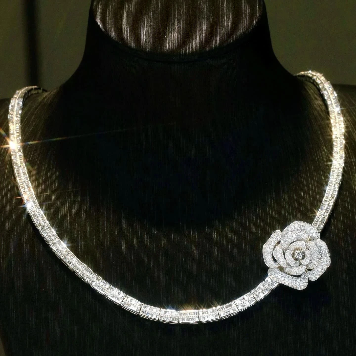 18K天然鑽石-大玫瑰花墜飾