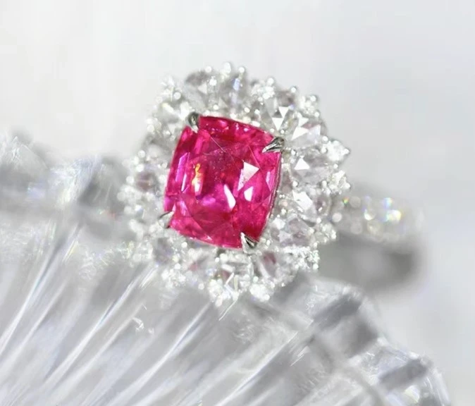 八月生辰石:尖晶石——寶石界的多彩奇蹟 - 第8張圖 八月生辰石:尖晶石——寶石界的多彩奇蹟