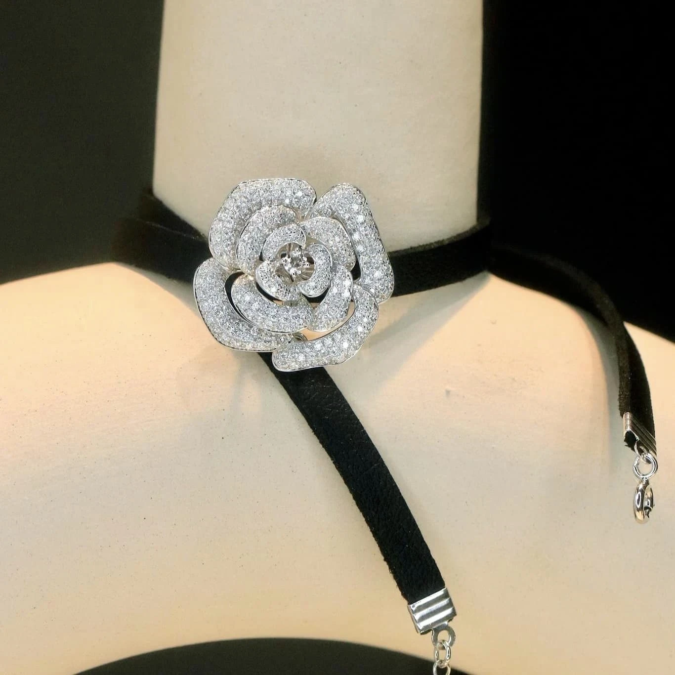 18K天然鑽石-大玫瑰花墜飾