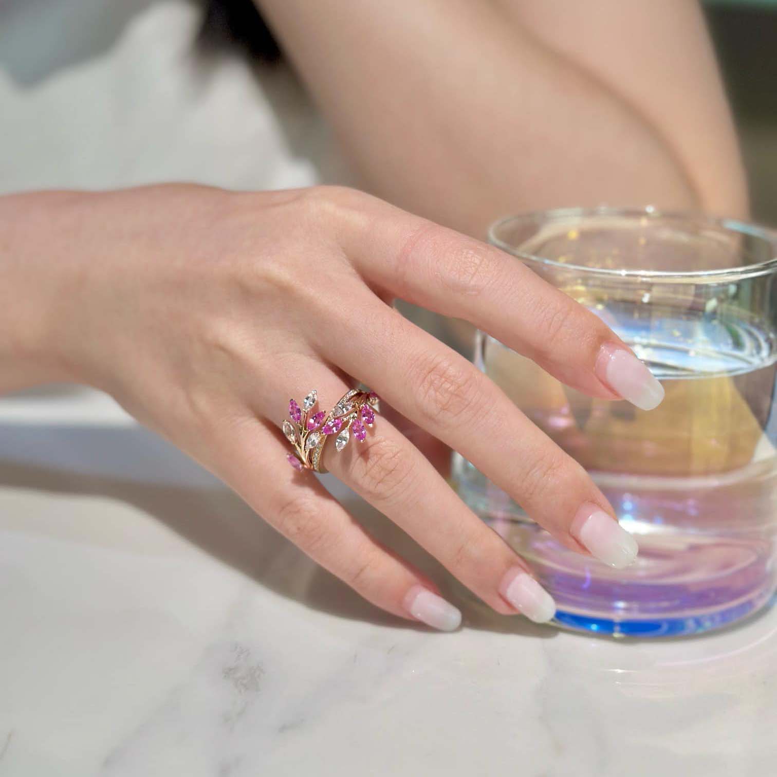 18K天然鑽石-粉藍寶藤蔓戒指