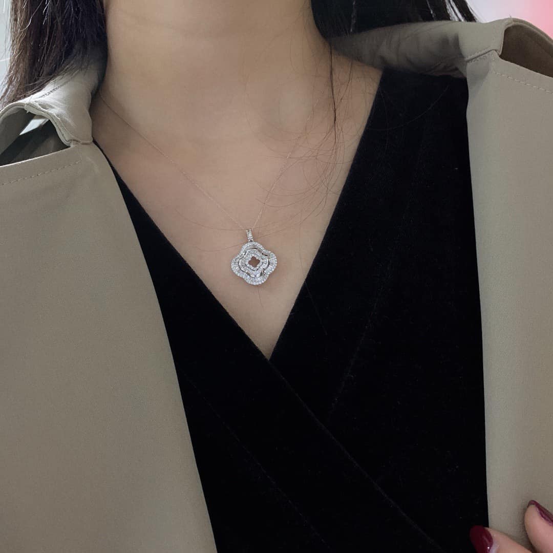 18K天然鑽石-大四葉草墜飾