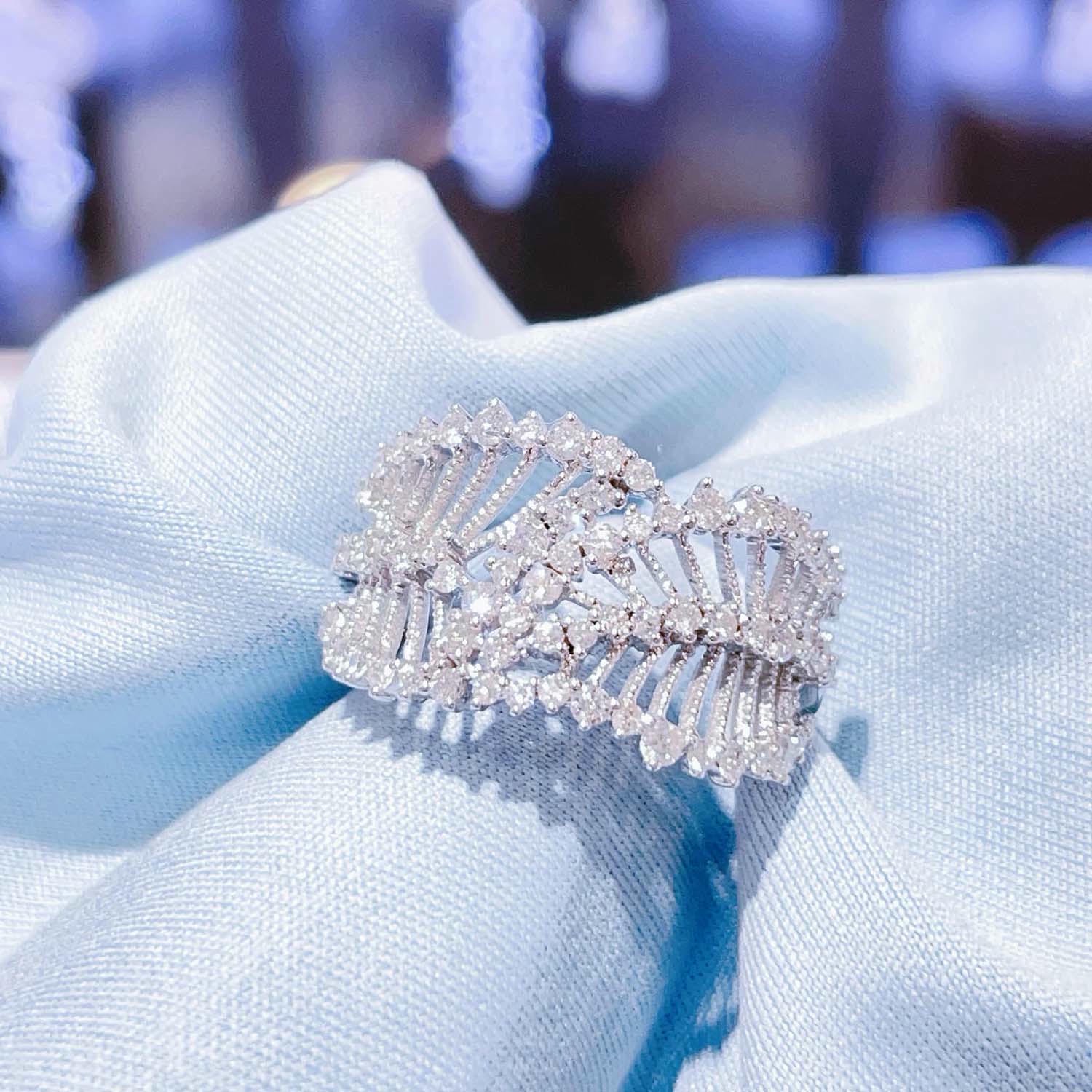 18K天然鑽石-大器蕾絲款戒指