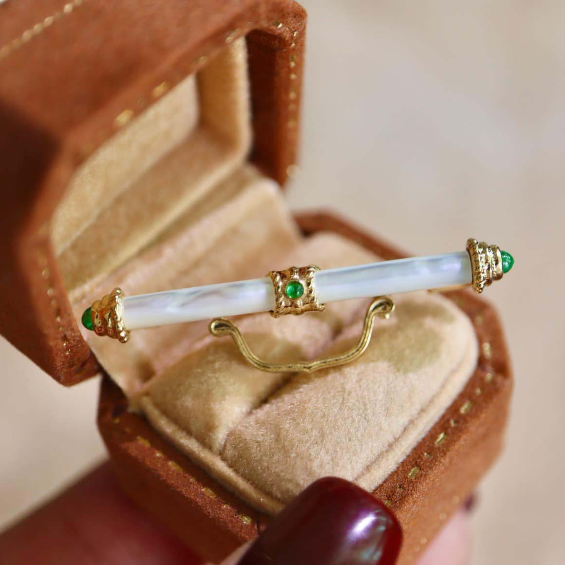 18K天然祖母綠-珍珠母貝胸針
