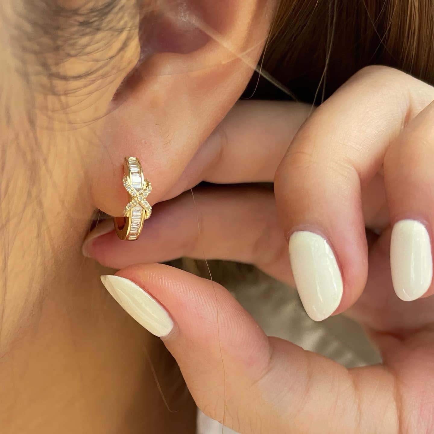 18K天然鑽石-氣質交叉耳環