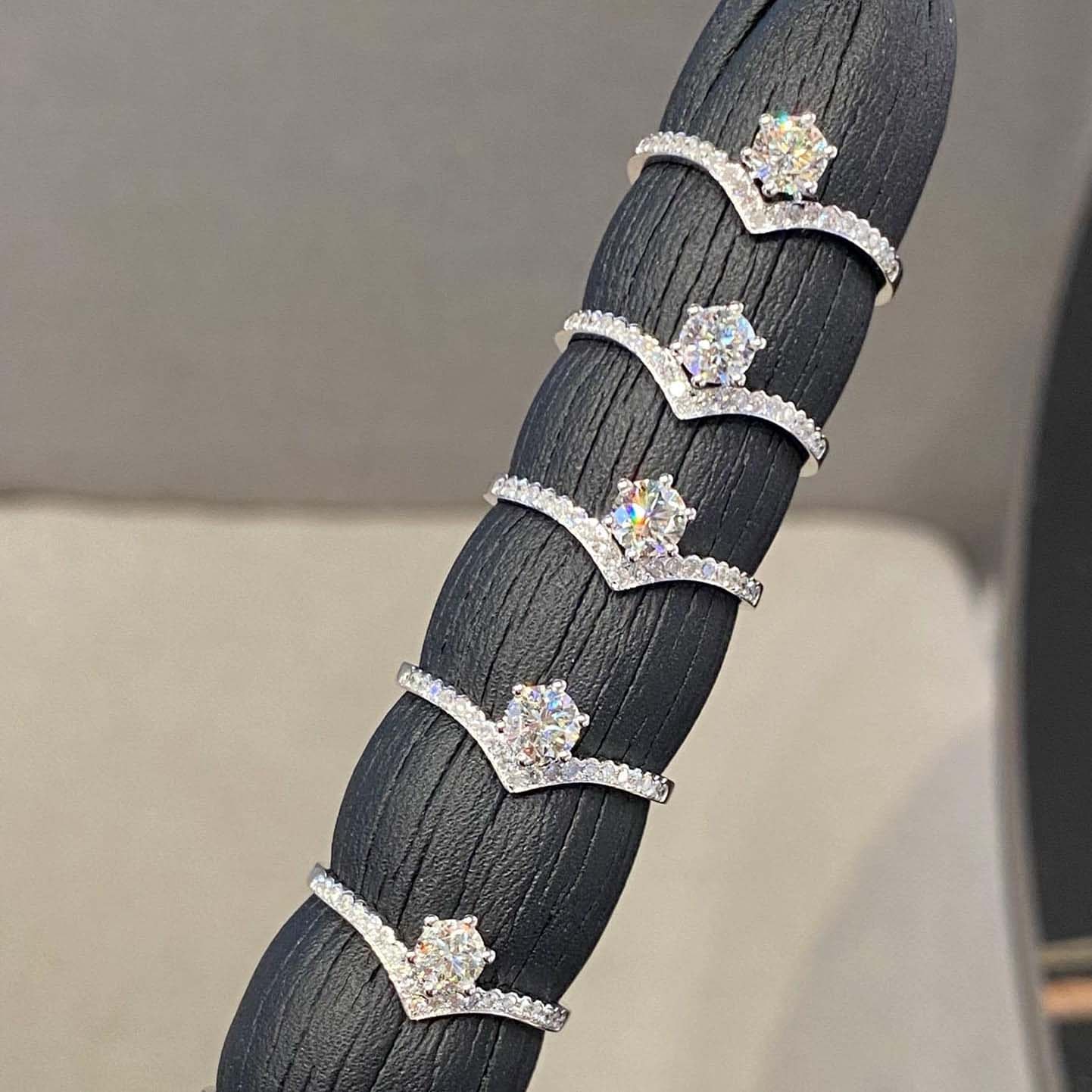 18K天然鑽石-氣質V型皇冠戒指 - 第3張圖 18K天然鑽石-氣質V型皇冠戒指