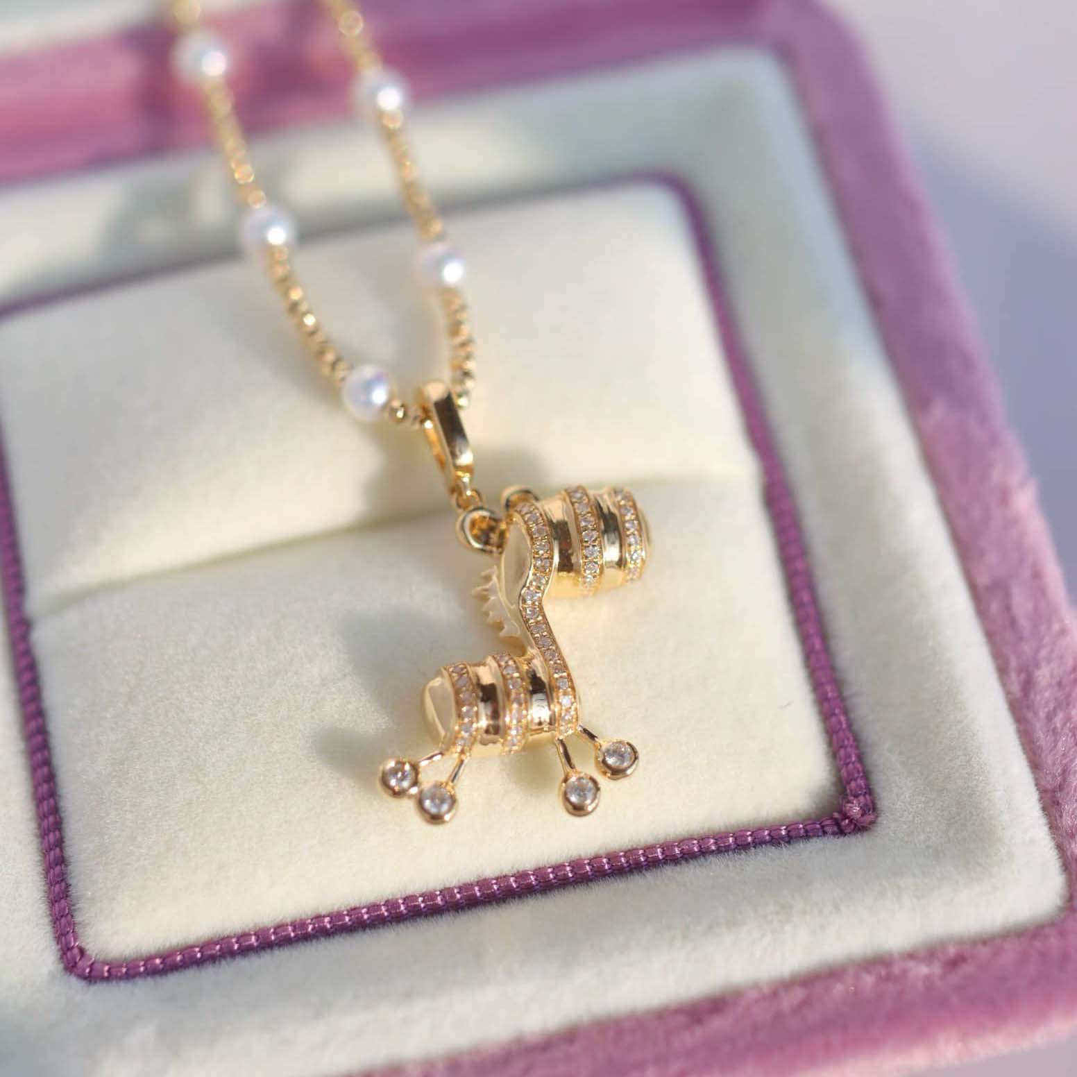 18K天然鑽石-小木馬墜飾