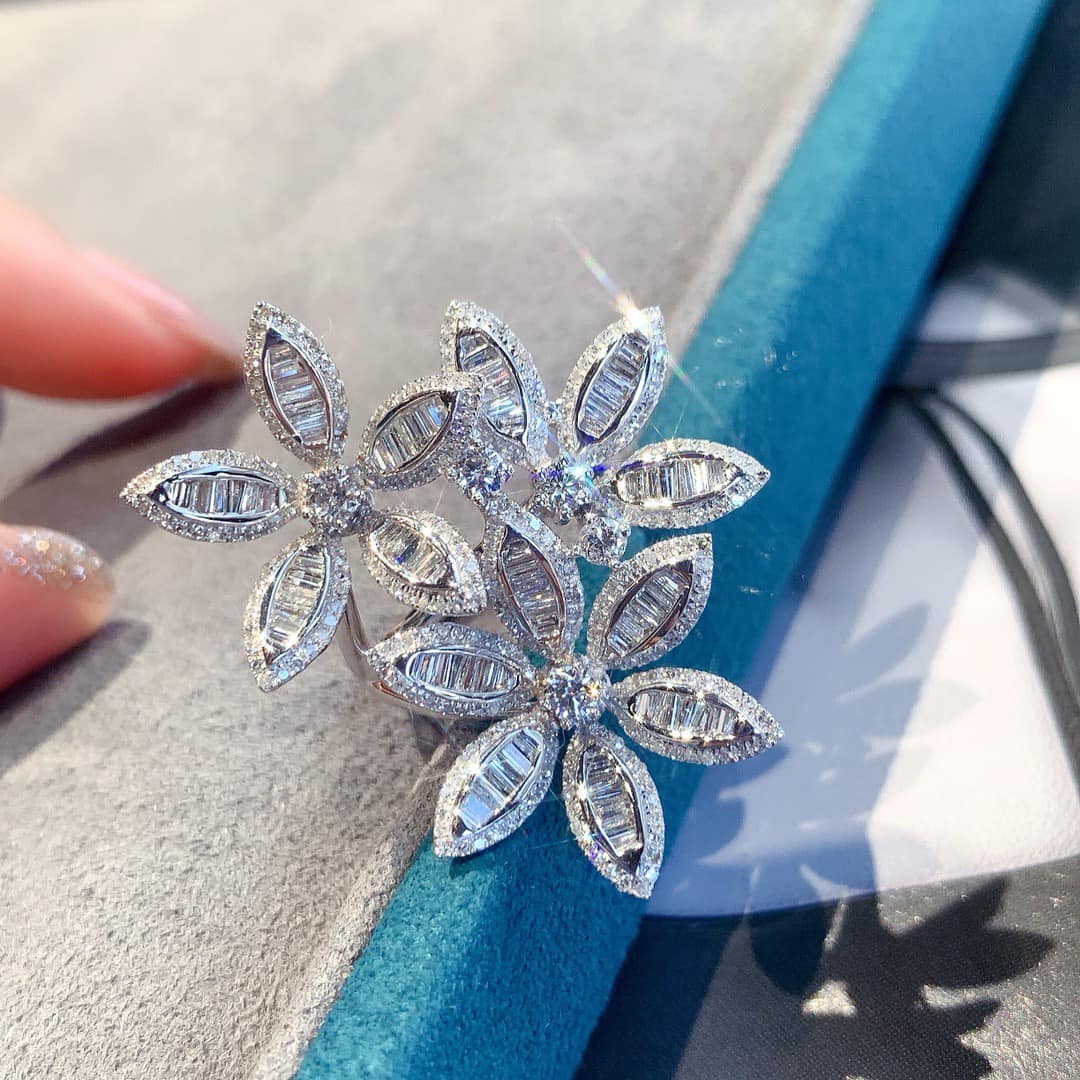 18K天然鑽石-三朵花大器戒指 - 第3張圖 18K天然鑽石-三朵花大器戒指