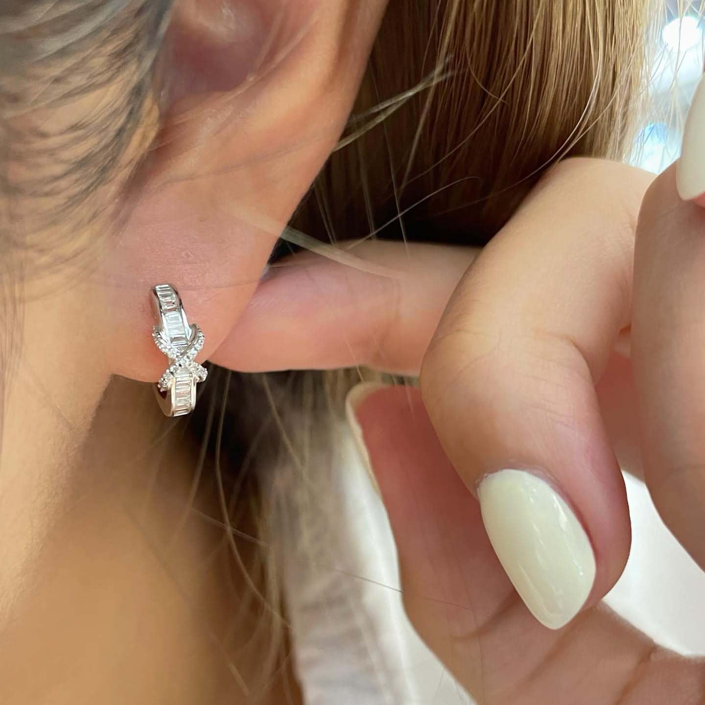 18K天然鑽石-氣質交叉耳環