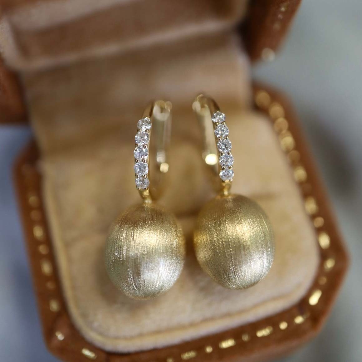 18K天然鑽石-拉絲法式藝術耳扣 - 第5張圖 18K天然鑽石-拉絲法式藝術耳扣