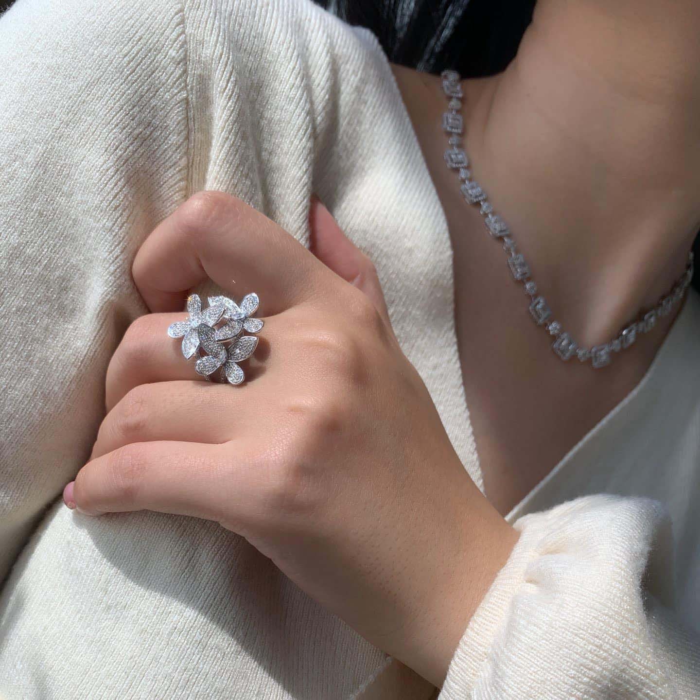 18K天然鑽石-蝴蝶錦簇戒指