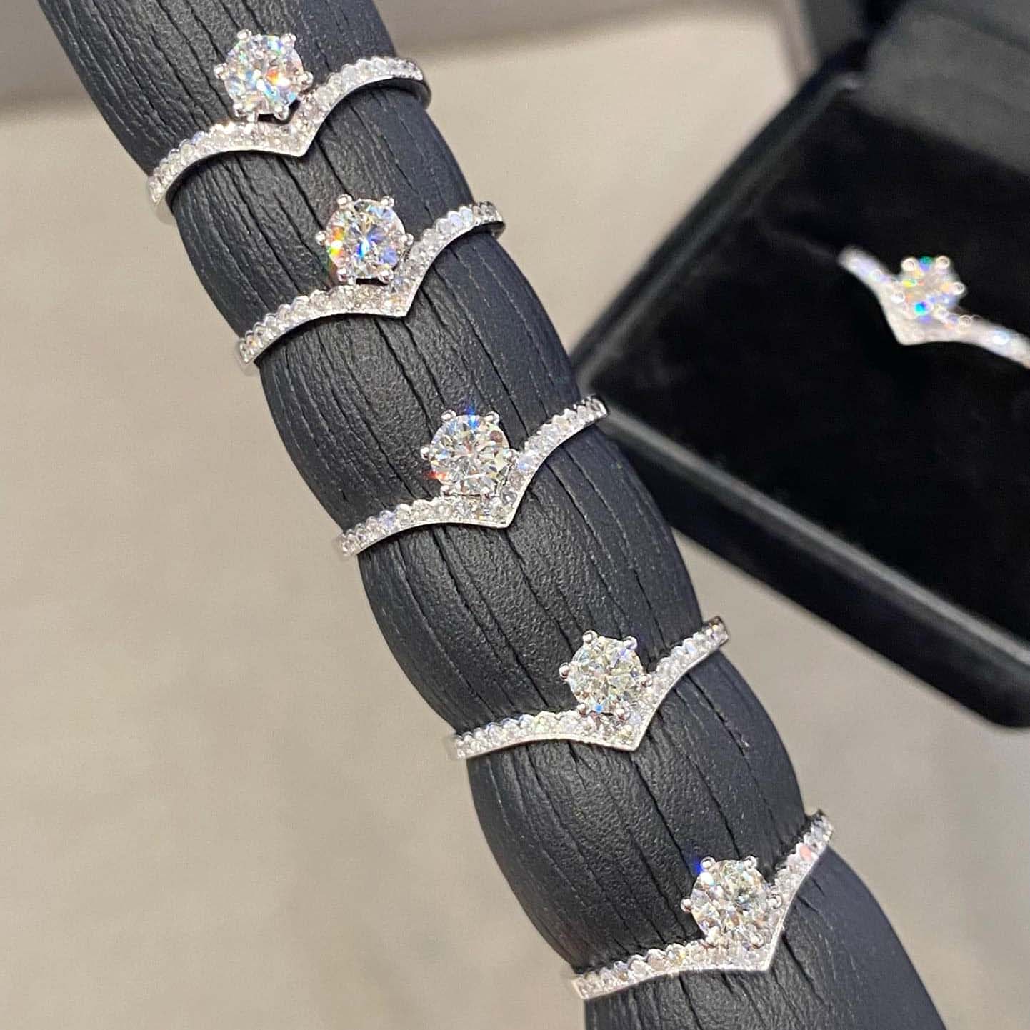 18K天然鑽石-氣質V型皇冠戒指 - 第4張圖 18K天然鑽石-氣質V型皇冠戒指