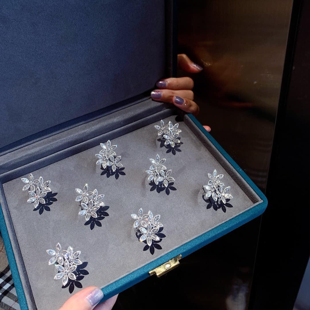 18K天然鑽石-三朵花大器戒指 - 第5張圖 18K天然鑽石-三朵花大器戒指