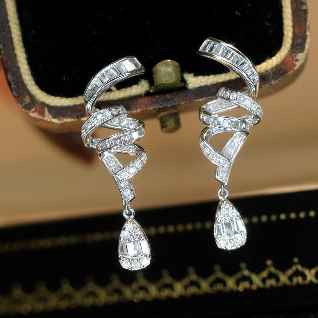 18K天然鑽石-絲帶纏繞水滴耳環 - 第3張圖 18K天然鑽石-絲帶纏繞水滴耳環