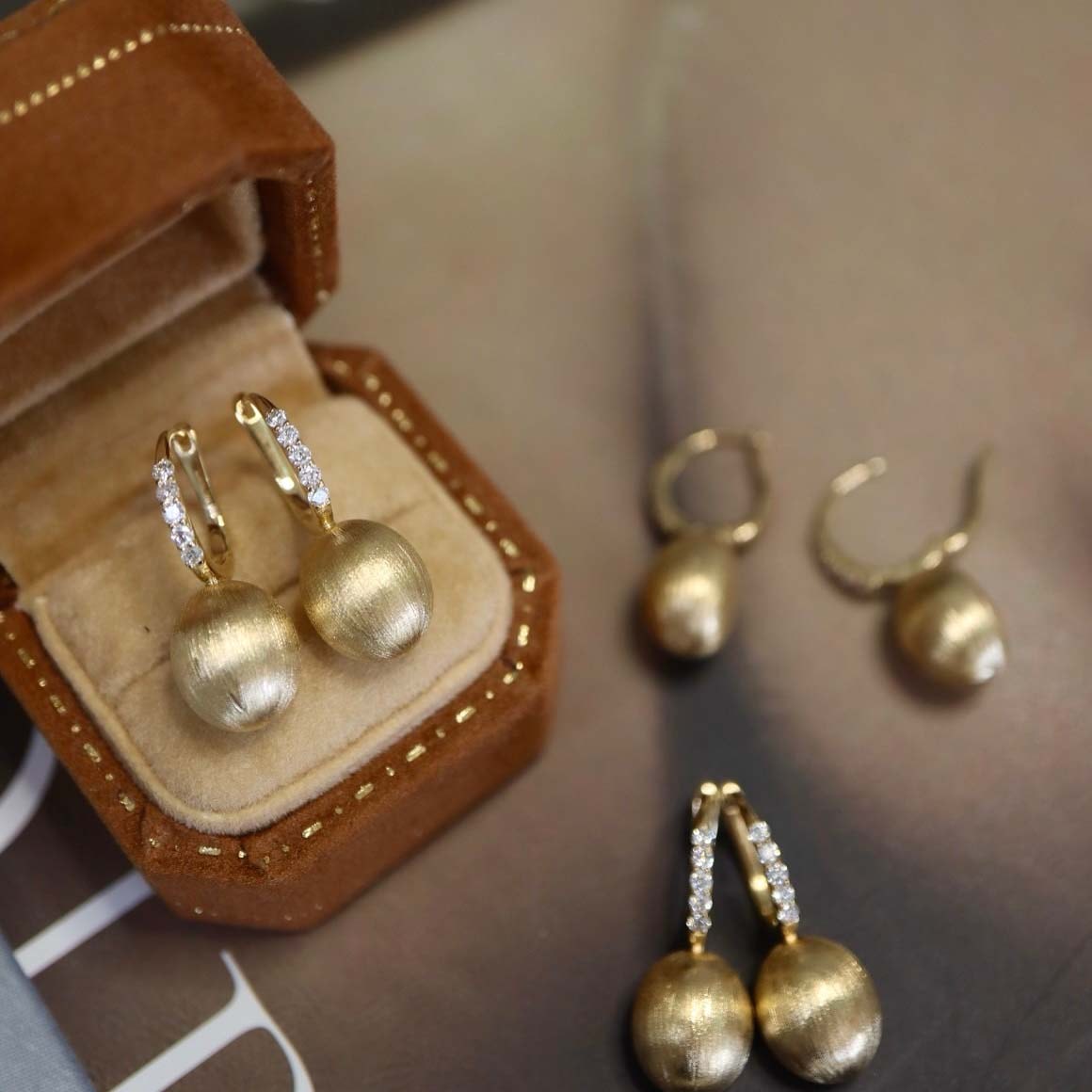 18K天然鑽石-拉絲法式藝術耳扣 - 第7張圖 18K天然鑽石-拉絲法式藝術耳扣