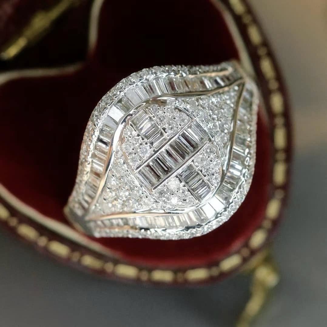 18K天然鑽石-大戒面奢華戒指