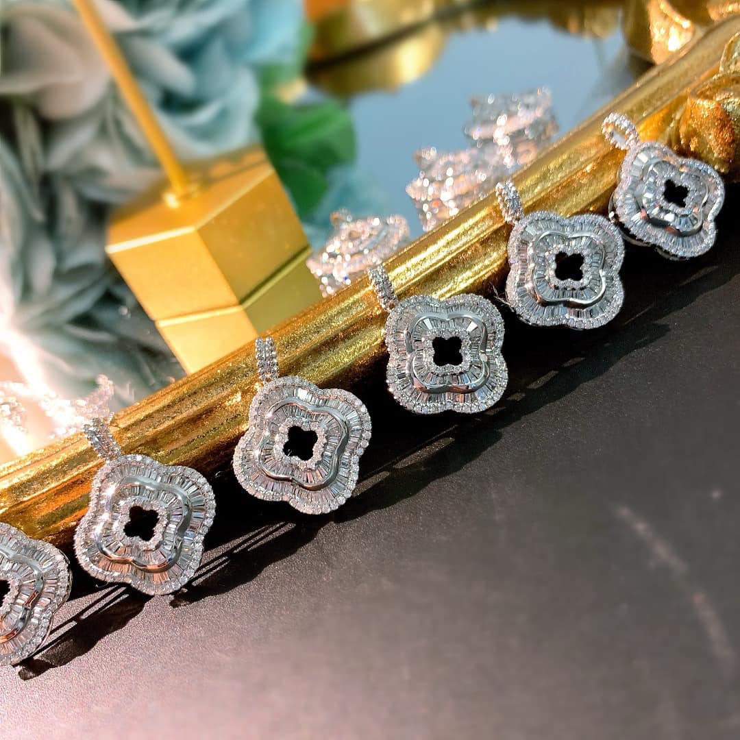 18K天然鑽石-大四葉草墜飾