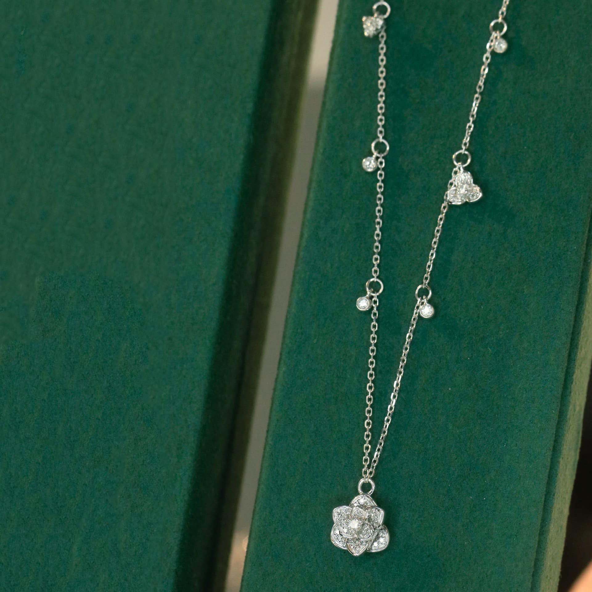 18K天然鑽石-精緻山茶花項鍊