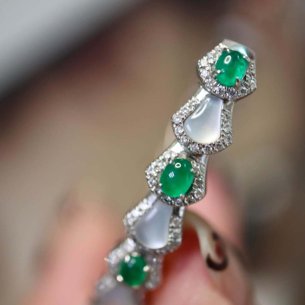 18K天然鑽石-祖母綠白貝蛇型手鐲