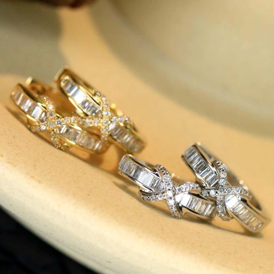 18K天然鑽石-氣質交叉耳環