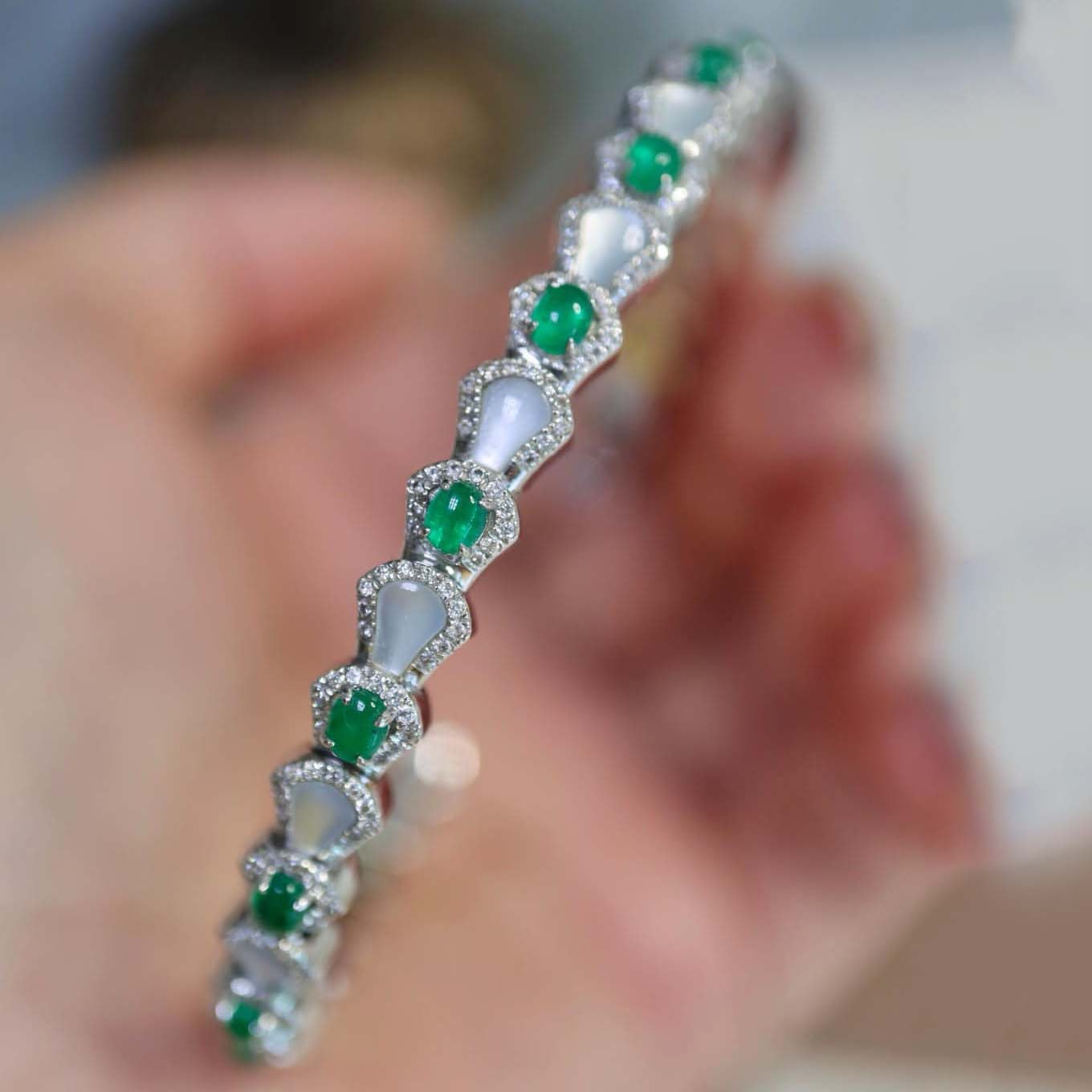 18K天然鑽石-祖母綠白貝蛇型手鐲