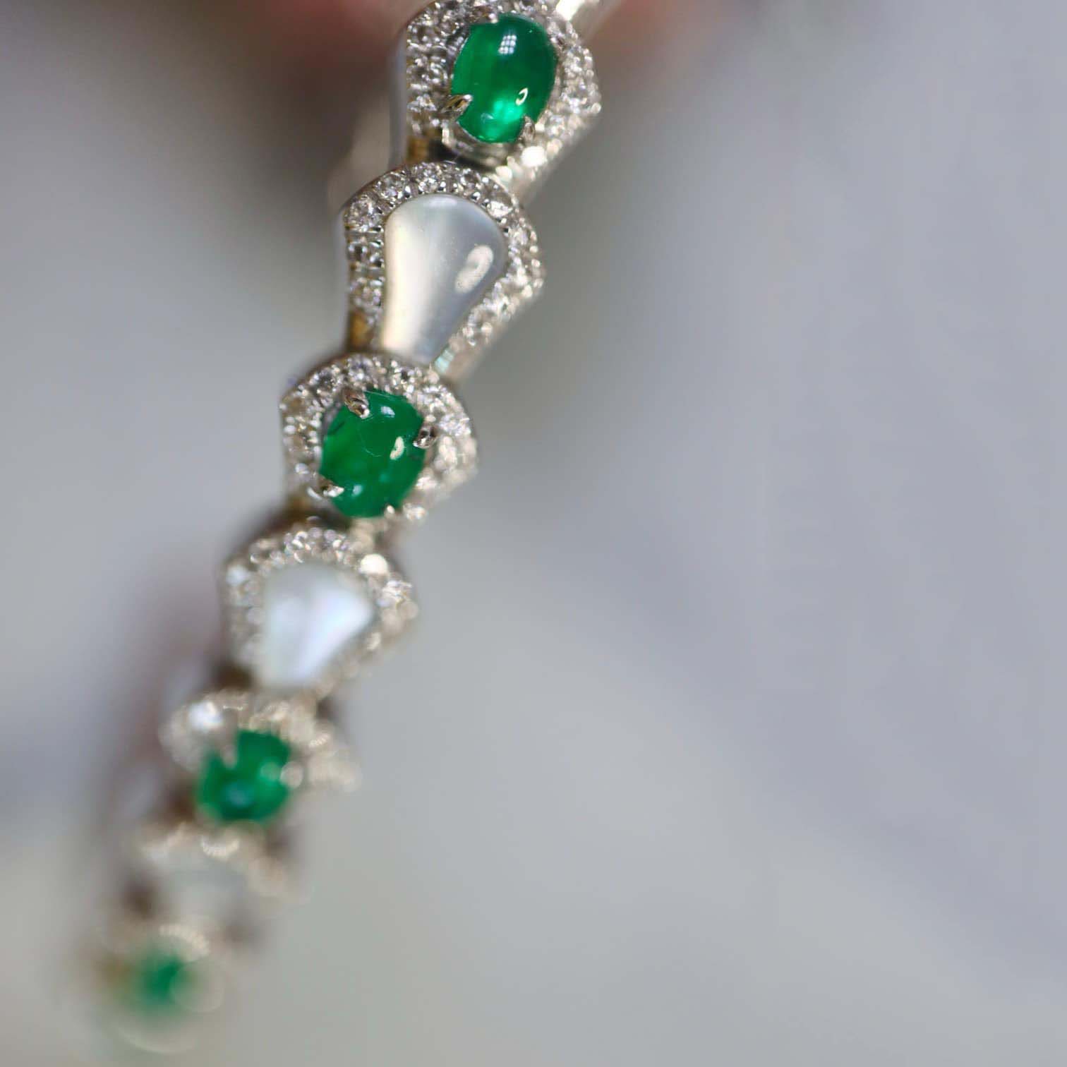 18K天然鑽石-祖母綠白貝蛇型手鐲