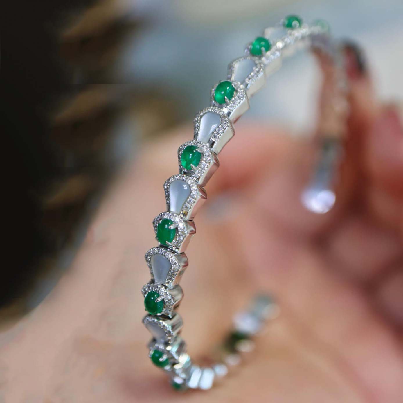 18K天然鑽石-祖母綠白貝蛇型手鐲