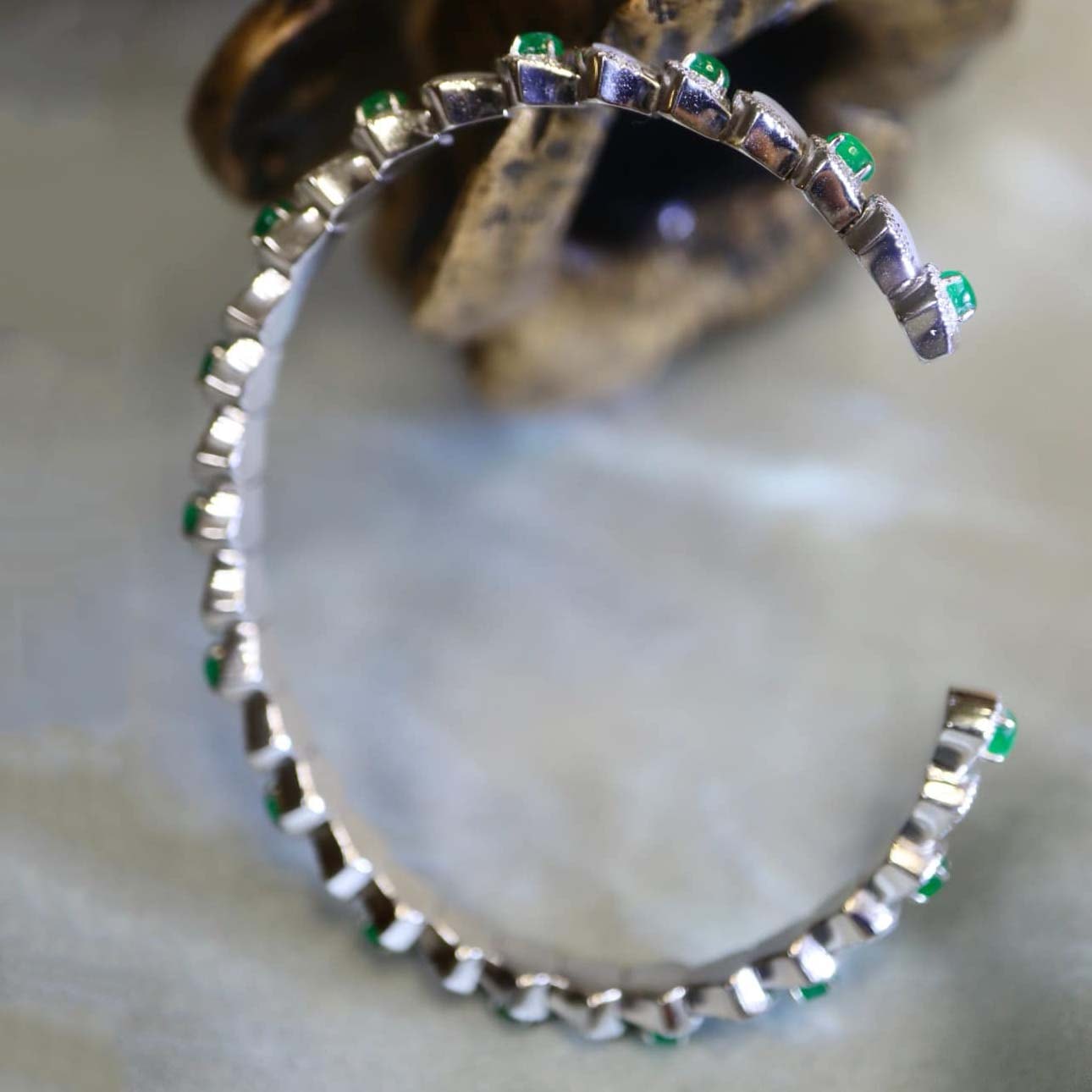 18K天然鑽石-祖母綠白貝蛇型手鐲