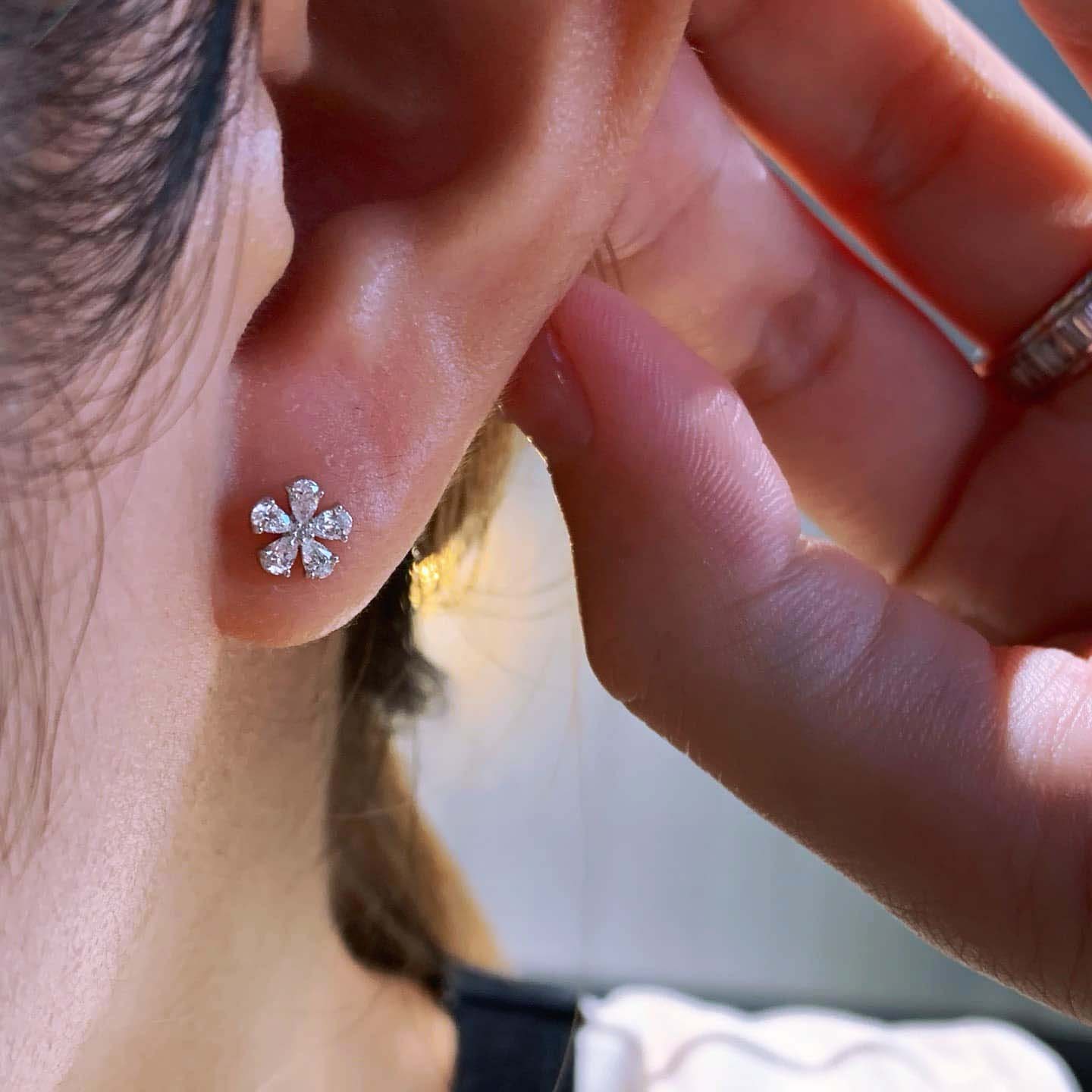 18K天然鑽石-櫻花水滴耳環