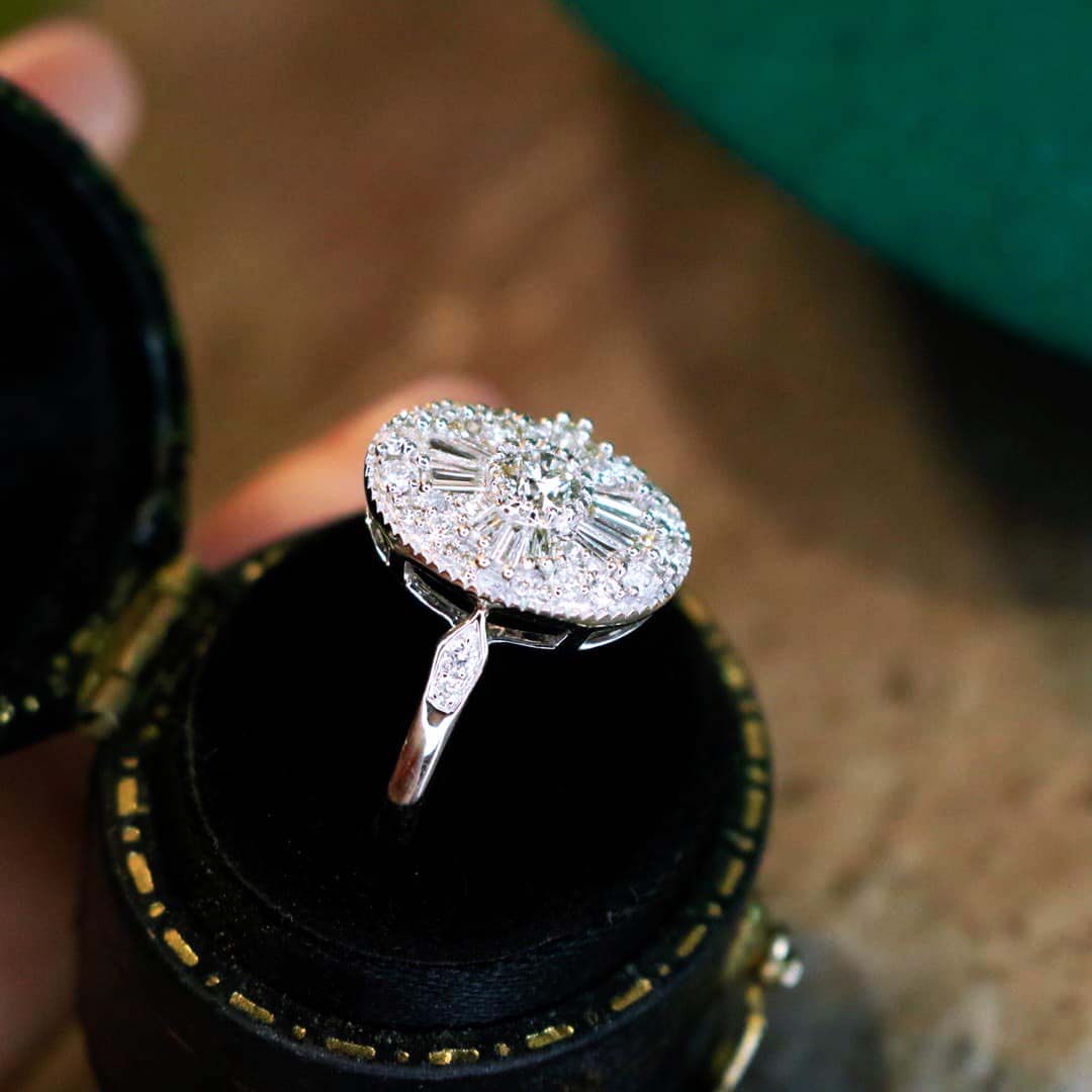 18K天然鑽石-橢圓形鴿子蛋大器戒指