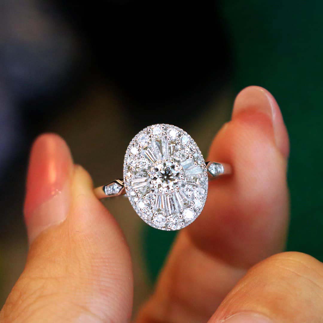 18K天然鑽石-橢圓形鴿子蛋大器戒指