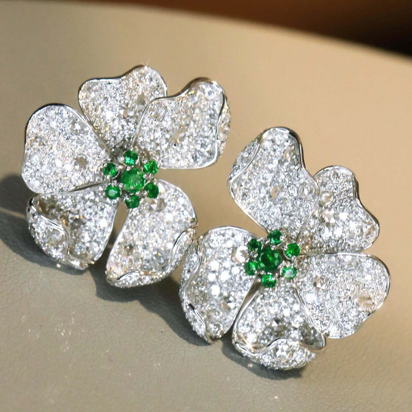 18K天然鑽石-祖母祿貴氣奢華花形耳環 - 第3張圖 18K天然鑽石-祖母祿貴氣奢華花形耳環