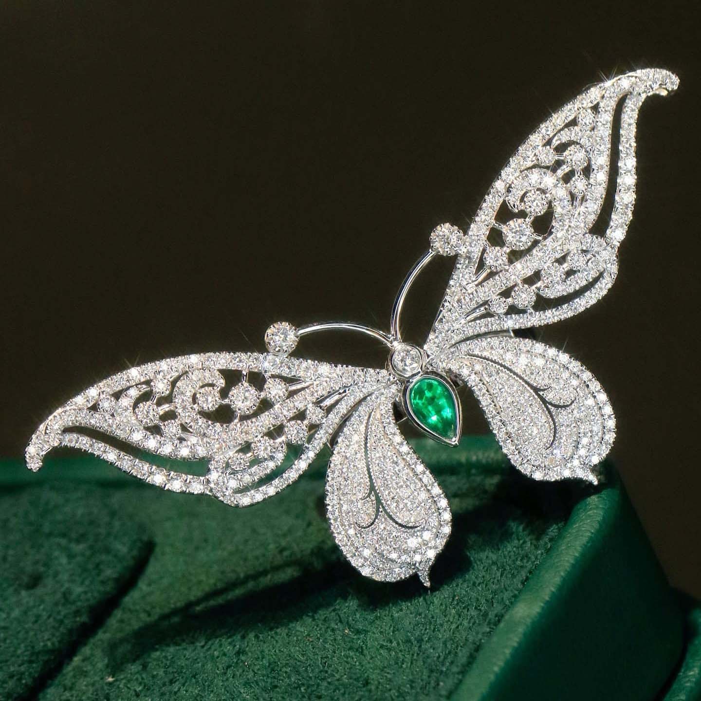 18K天然鑽石-祖母綠大蝴蝶萬用墜飾 - 第3張圖 18K天然鑽石-祖母綠大蝴蝶萬用墜飾