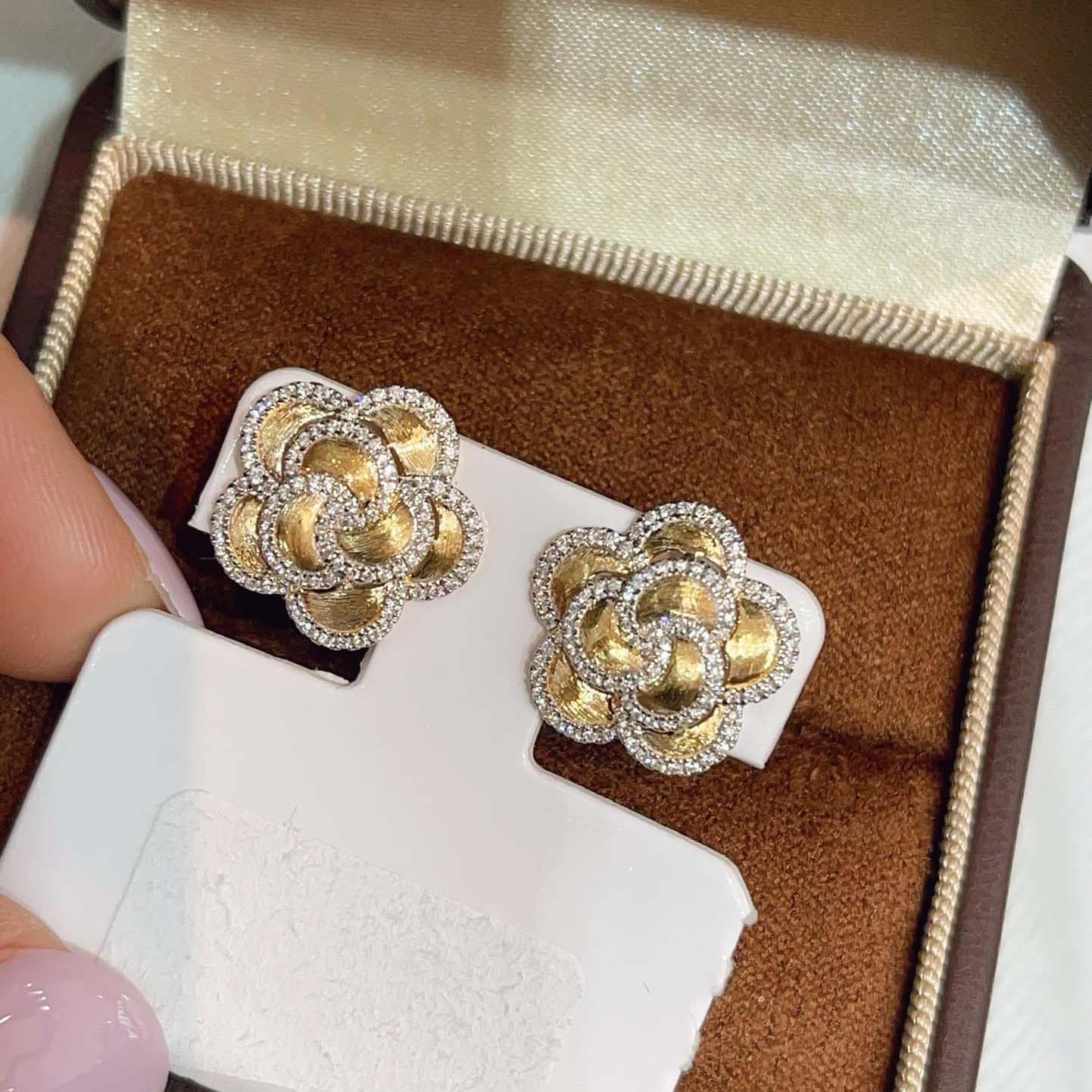 18K天然鑽石-拉絲花朵耳環