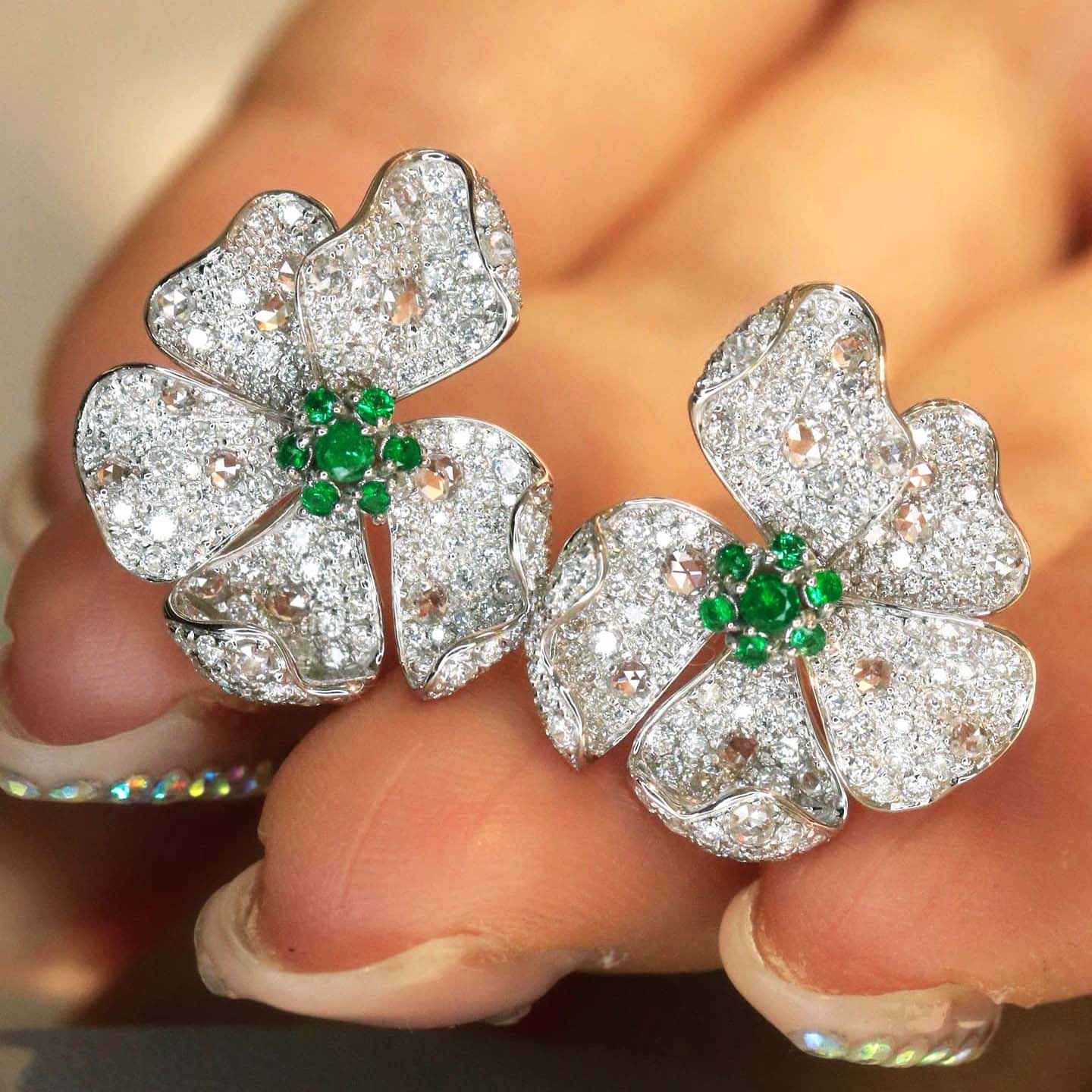 18K天然鑽石-祖母祿貴氣奢華花形耳環 - 第5張圖 18K天然鑽石-祖母祿貴氣奢華花形耳環