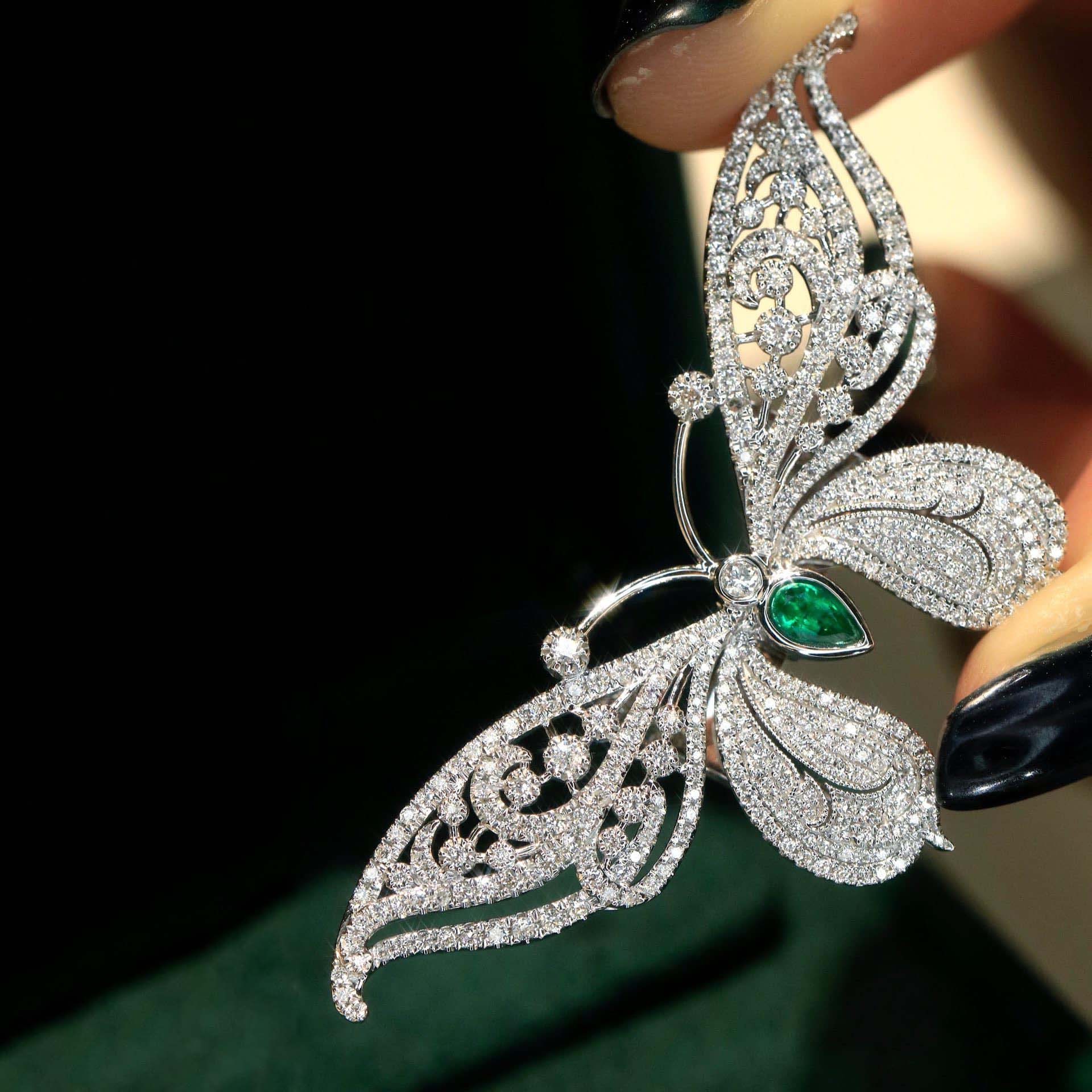 18K天然鑽石-祖母綠大蝴蝶萬用墜飾 - 第5張圖 18K天然鑽石-祖母綠大蝴蝶萬用墜飾