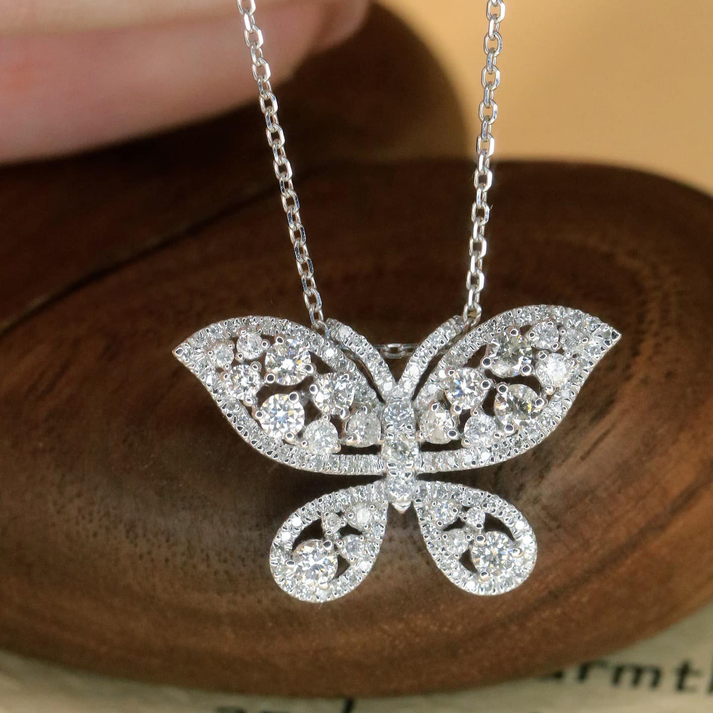 18K天然鑽石-立體靈動蝴蝶項鍊