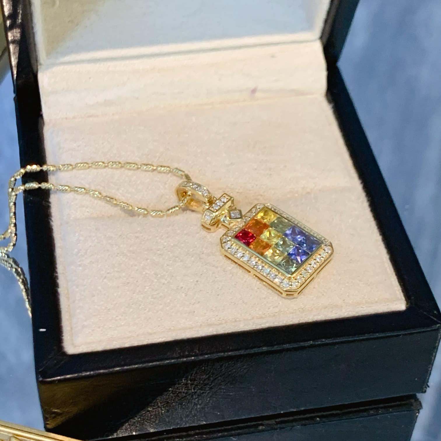 18K天然彩虹藍寶石-香水瓶造型墜飾