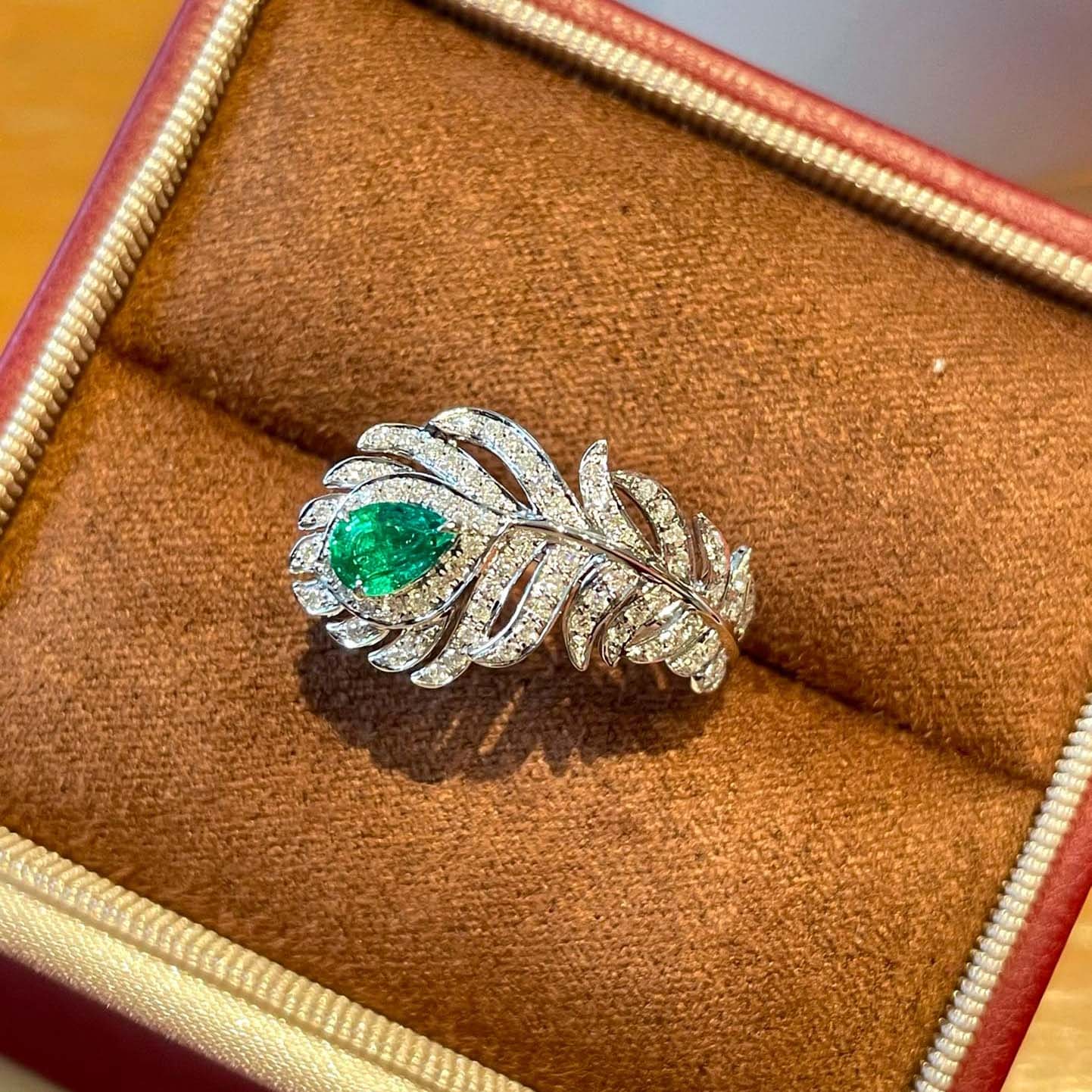 18K天然鑽石-祖母綠羽毛璀璨戒指