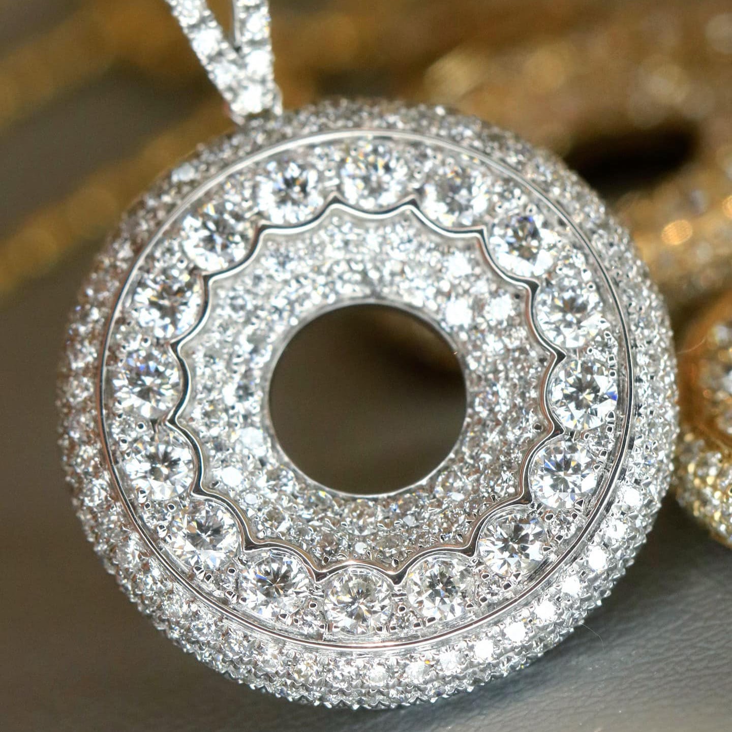 18K天然鑽石-精品甜甜圈墜飾