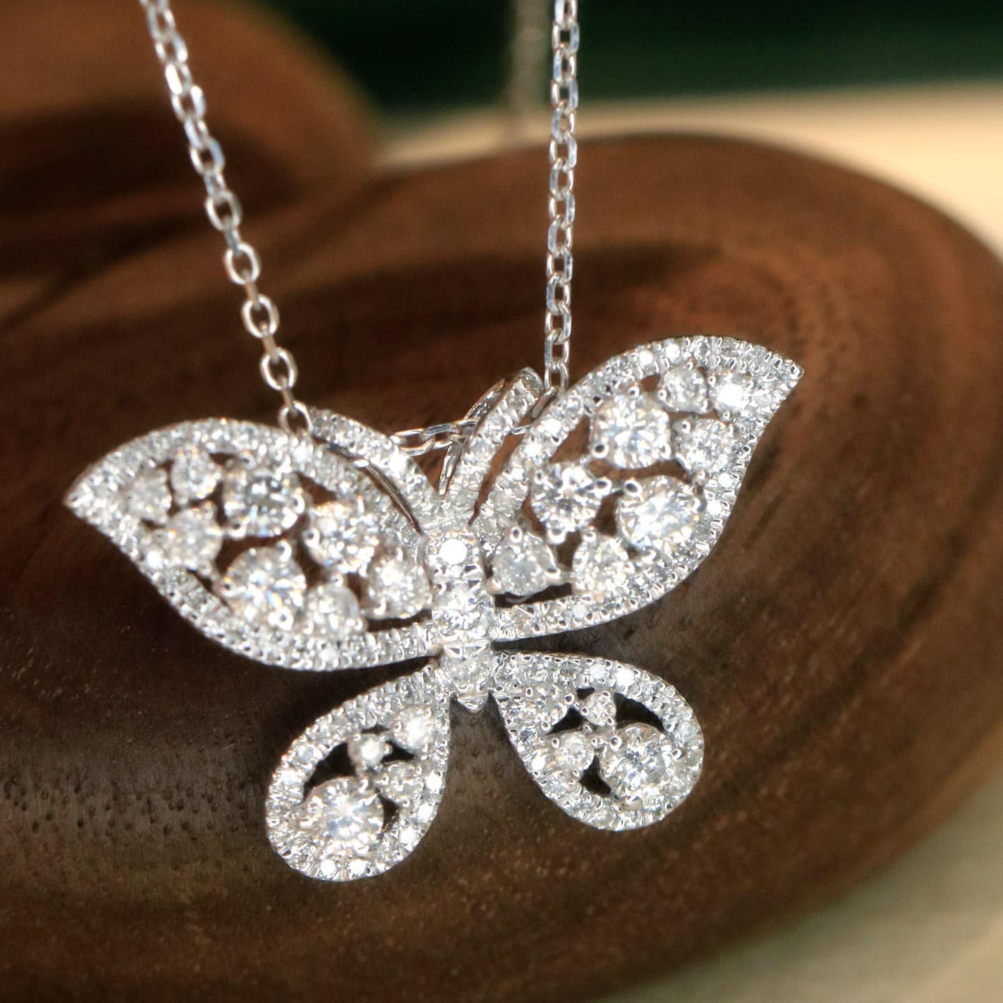 18K天然鑽石-立體靈動蝴蝶項鍊