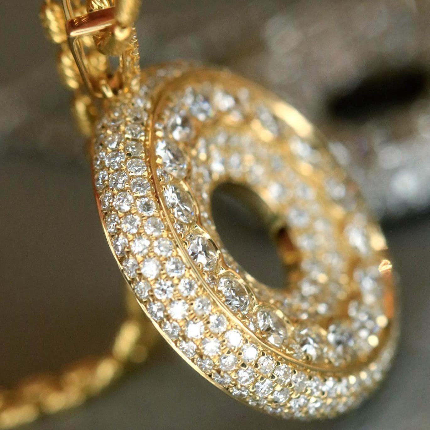 18K天然鑽石-精品甜甜圈墜飾