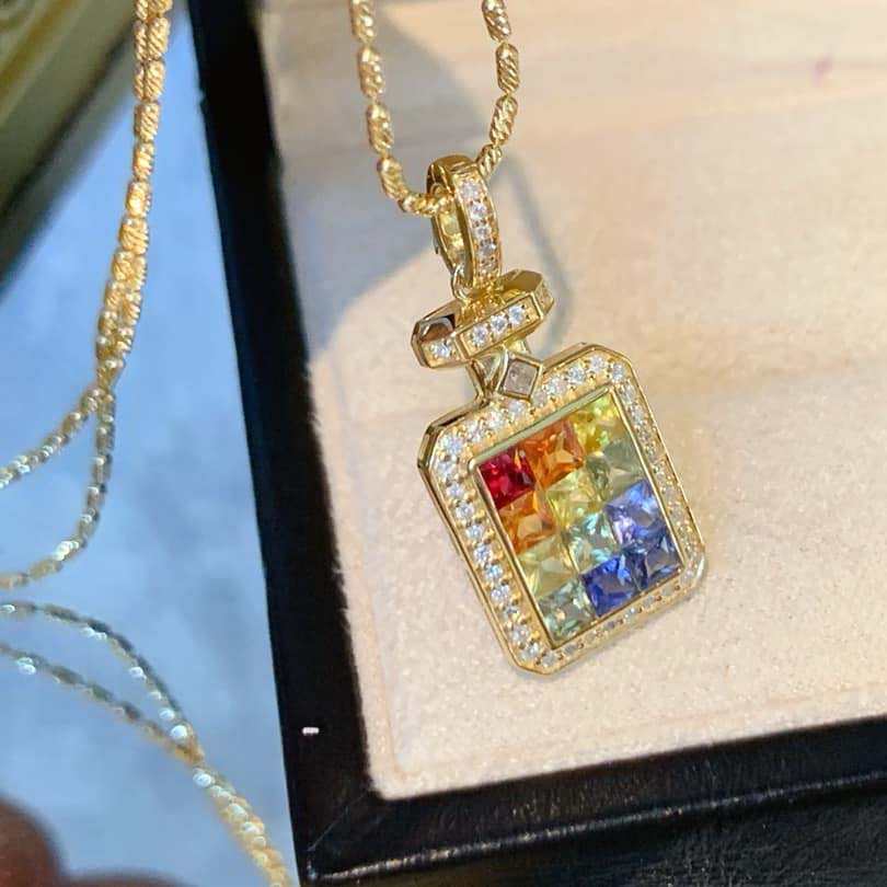 18K天然彩虹藍寶石-香水瓶造型墜飾