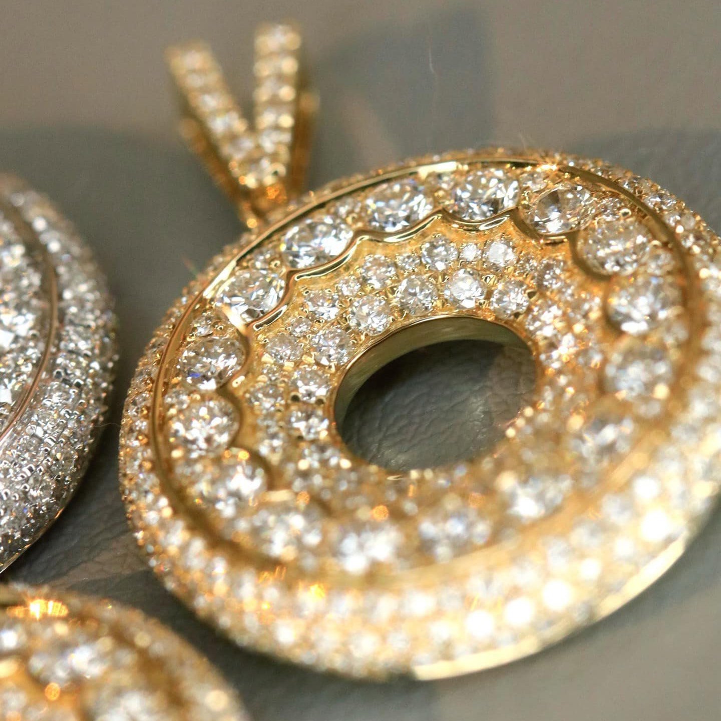 18K天然鑽石-精品甜甜圈墜飾