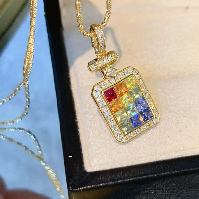 18K天然彩虹藍寶石-香水瓶造型墜飾