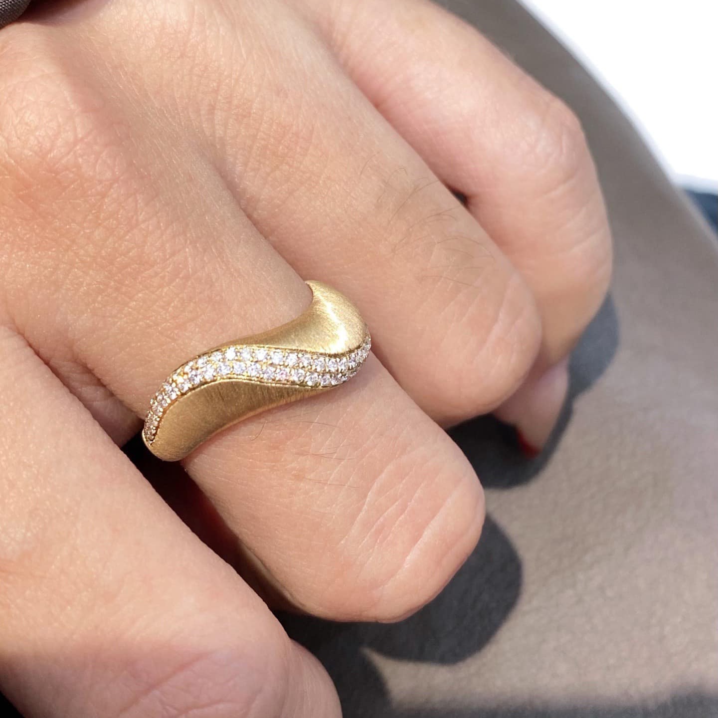 18K天然鑽石-波浪拉絲戒指