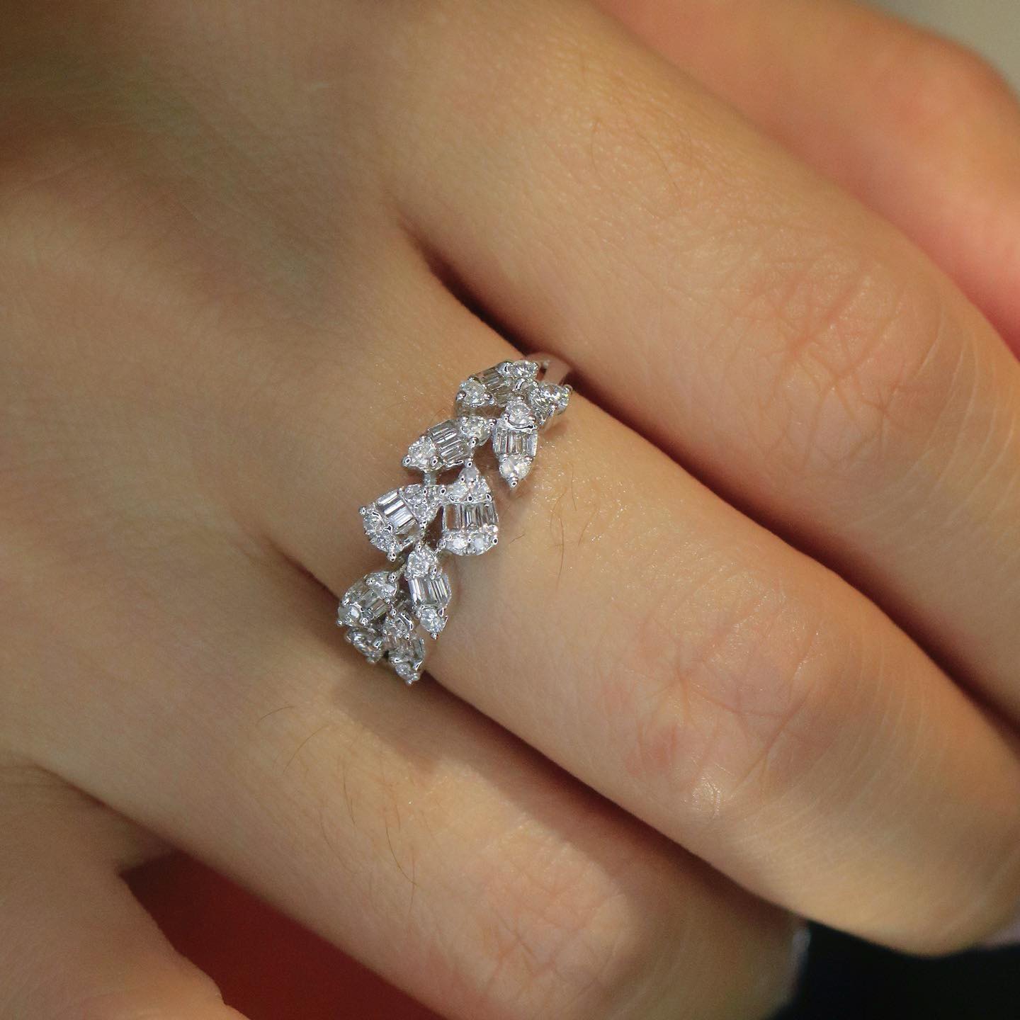 18K天然鑽石-精緻藤蔓戒指