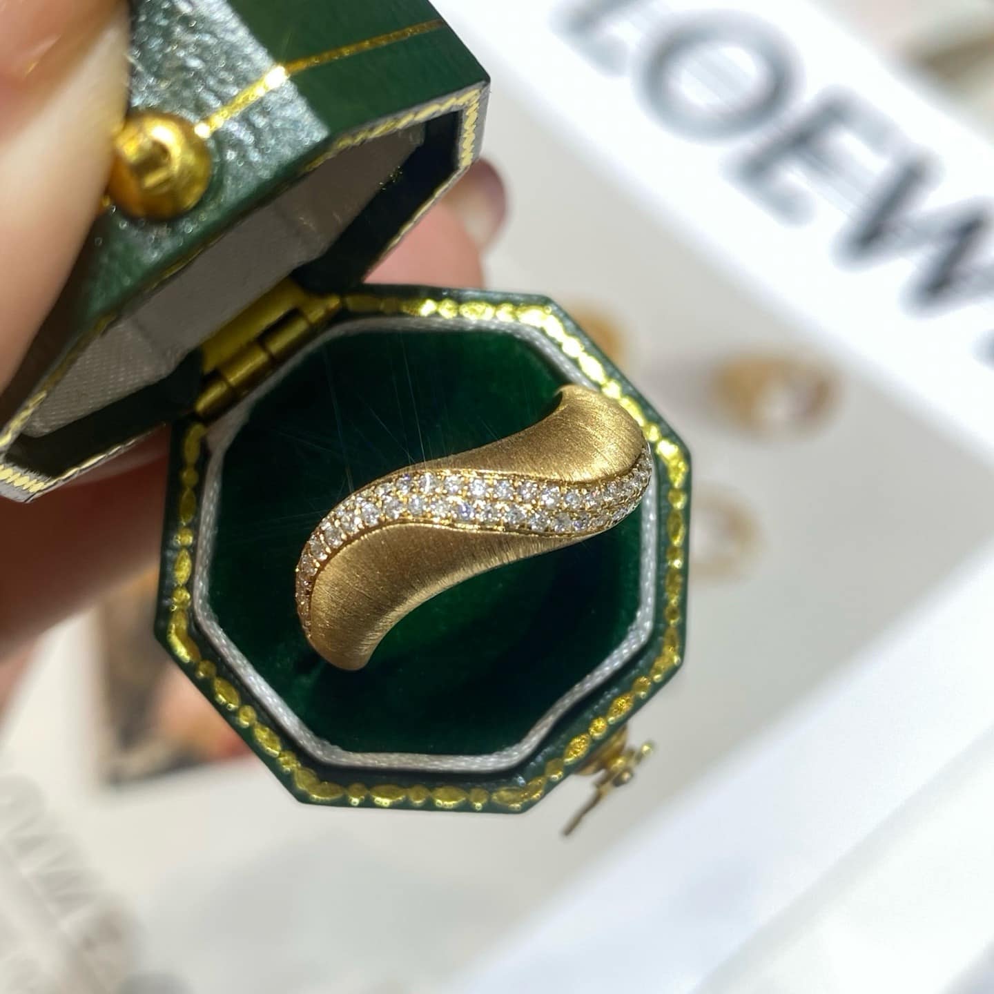 18K天然鑽石-波浪拉絲戒指 - 第6張圖 18K天然鑽石-波浪拉絲戒指