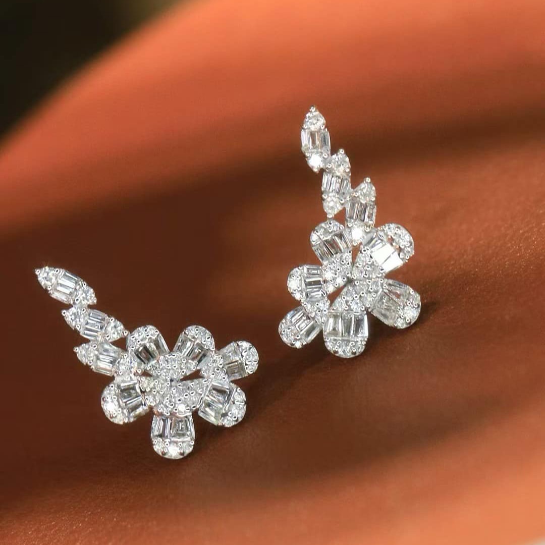18K天然鑽石-氣質花朵耳環
