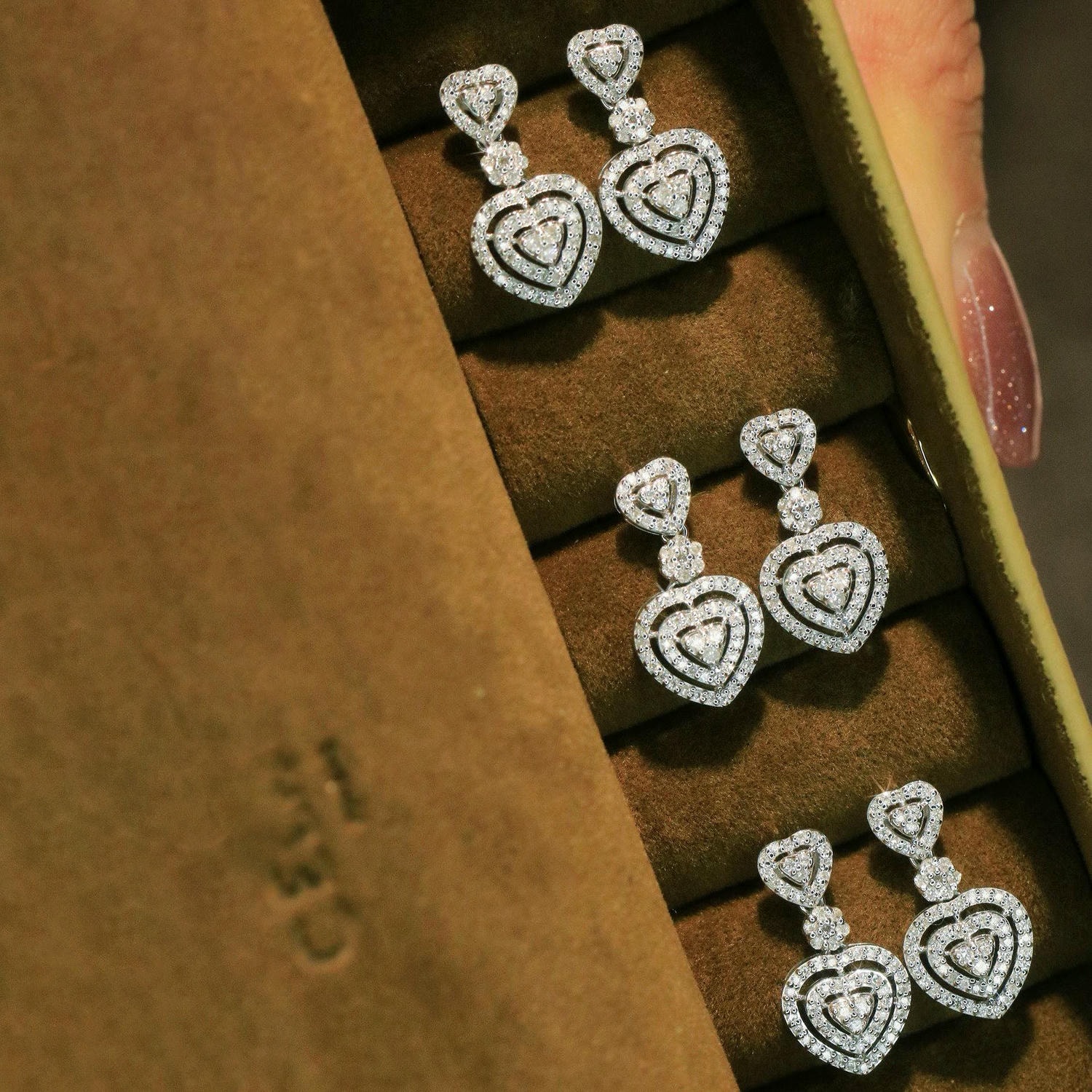 18K天然鑽石-豪華愛心耳環